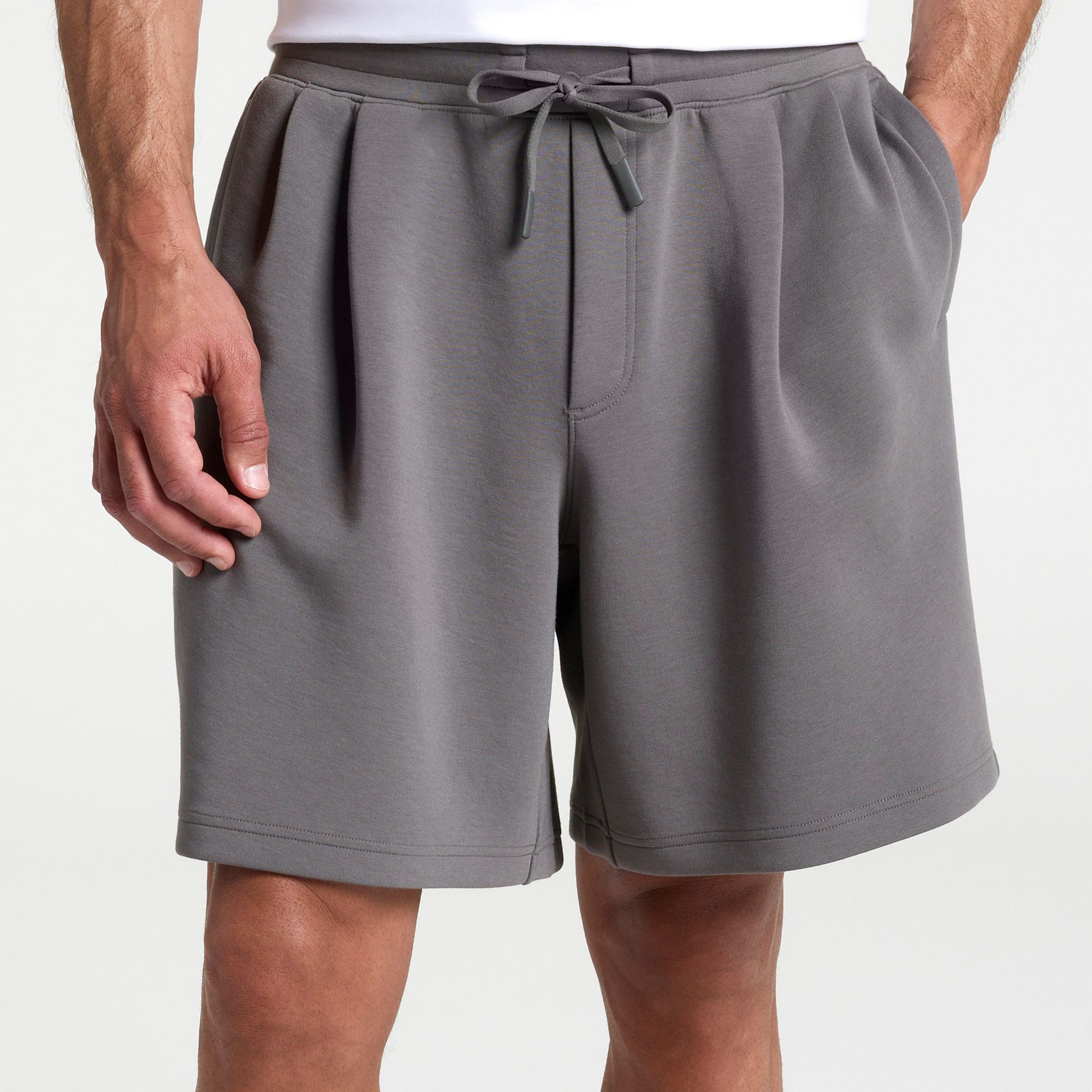 VRST Men's 8” Pinnacle Pleated Short