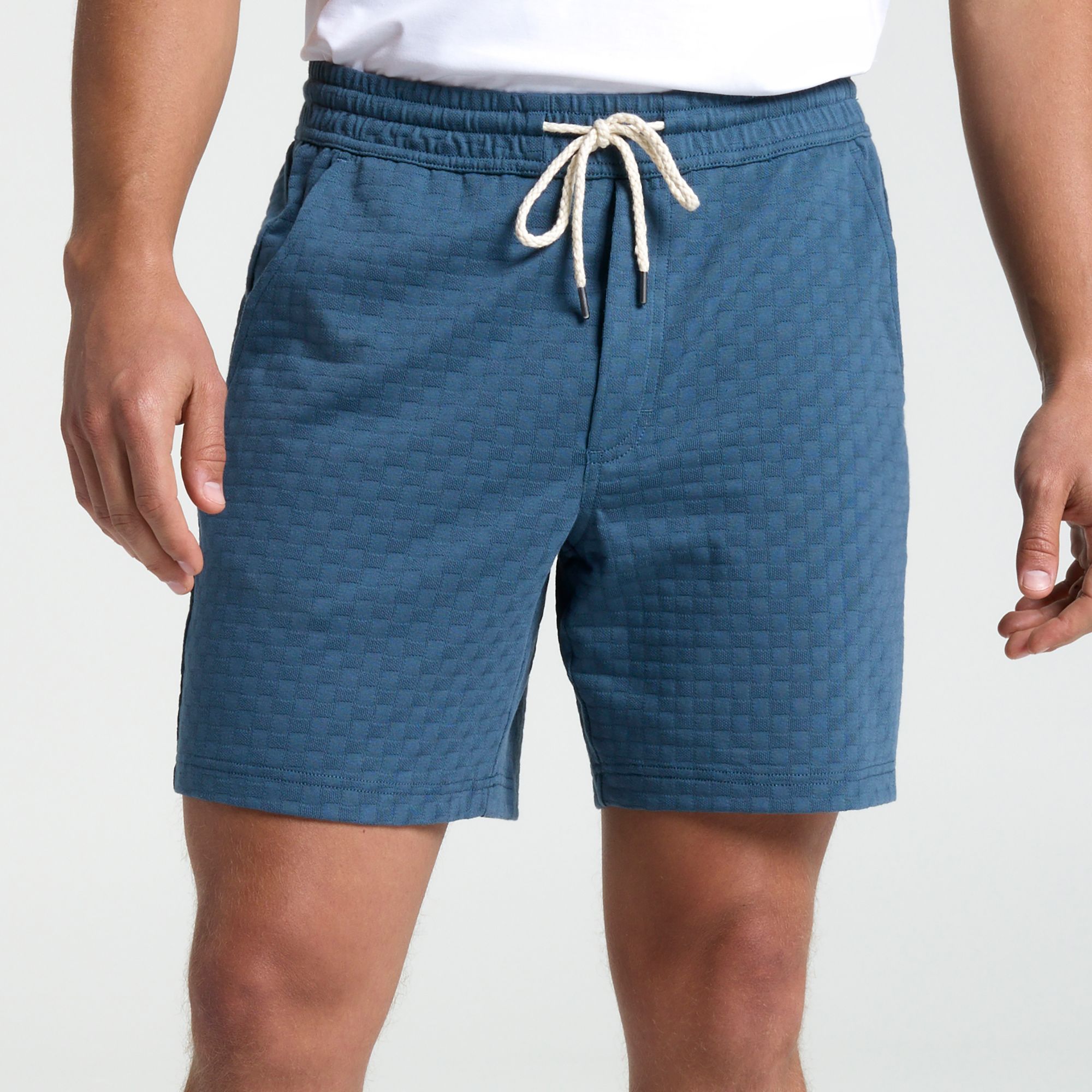 VRST Men's 7" Textured Knit Short